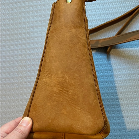Portland Leather Goods Dakota Triangle Bag - Picture 6 of 10